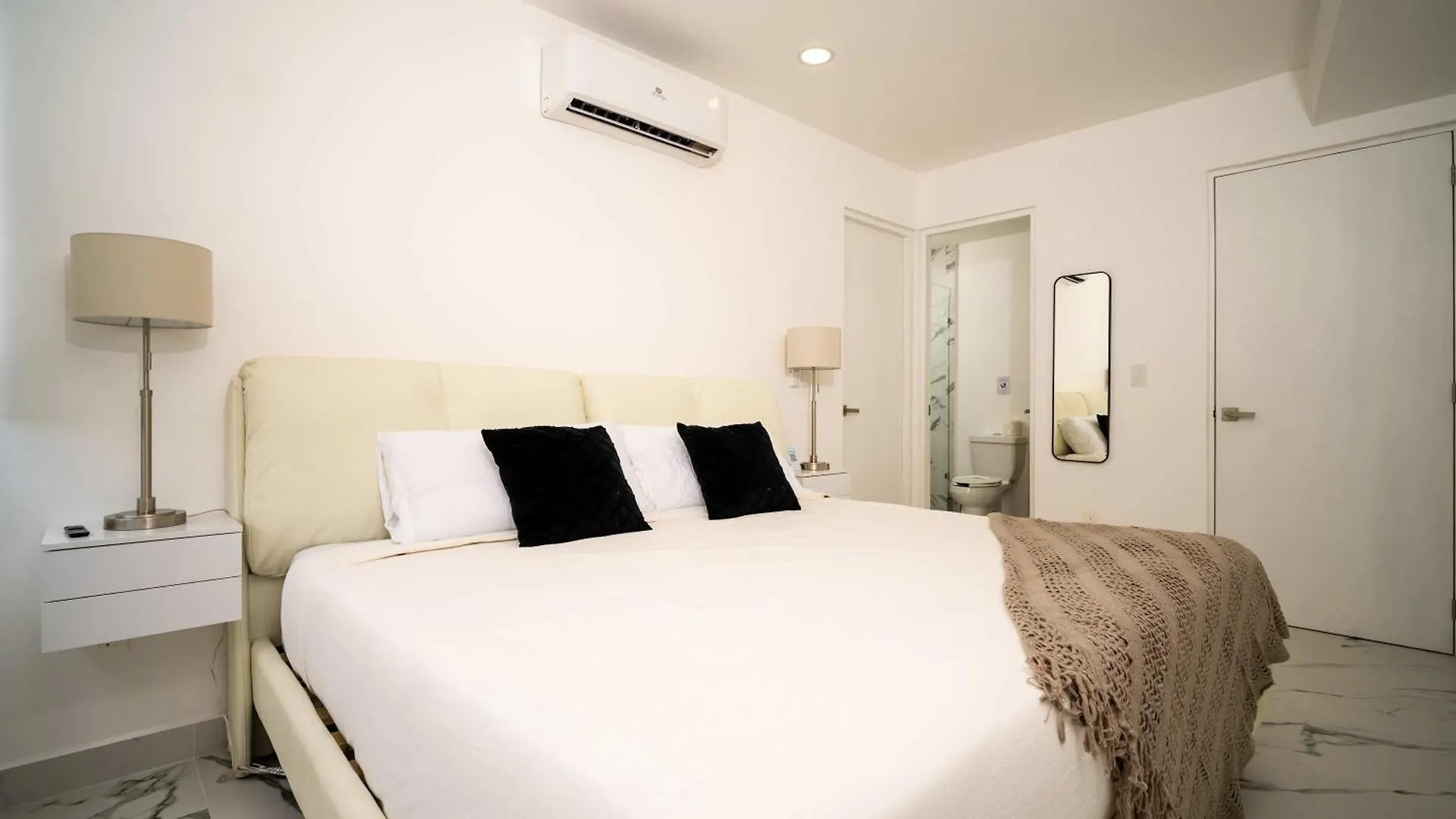Modernidad Y Confort En Armonia Cancún 0*,